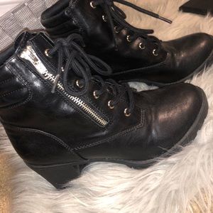 Heeled boots// tie up and side zipper